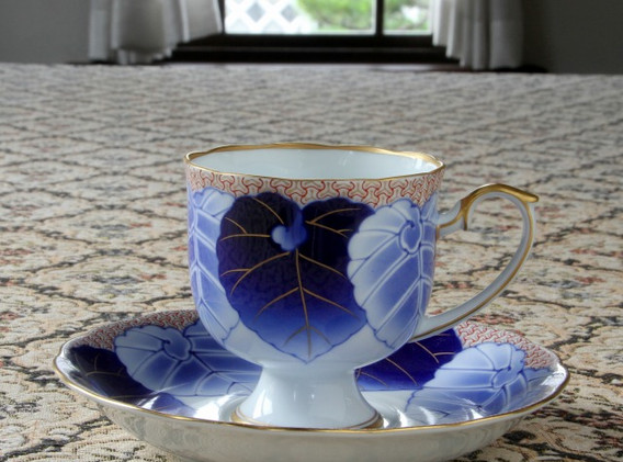Explore Begonia Collection to find the made in arita Begonia Dinnerware Set at Koransha US