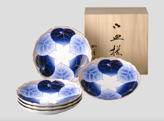 Explore Begonia Collection to find the made in arita Begonia Dinnerware Set at Koransha US